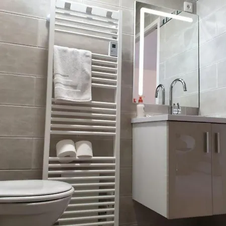 Appart'hotel61 D'ouverture Au Pied De Tous Commerces&commodités Ainsi Que Marché Mercredi&samedi Appartamento