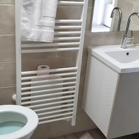 Appart'hotel61 D'ouverture Au Pied De Tous Commerces&commodités Ainsi Que Marché Mercredi&samedi *