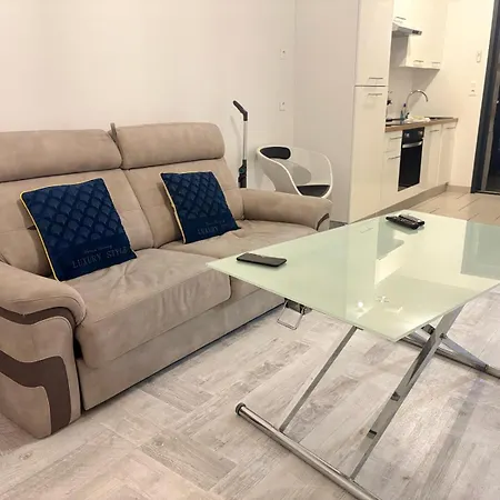 Appart'hotel61 D'ouverture Au Pied De Tous Commerces&commodités Ainsi Que Marché Mercredi&samedi *