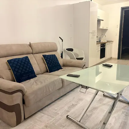 Appart'hotel61 D'ouverture Au Pied De Tous Commerces&commodités Ainsi Que Marché Mercredi&samedi Appartamento