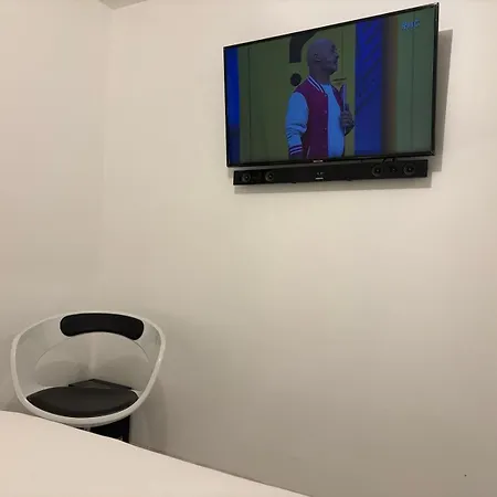 Appart'hotel61 D'ouverture Au Pied De Tous Commerces&commodités Ainsi Que Marché Mercredi&samedi Appartamento