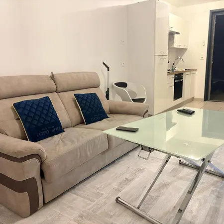 Appart'hotel61 D'ouverture Au Pied De Tous Commerces&commodités Ainsi Que Marché Mercredi&samedi