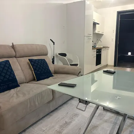 Appart'hotel61 D'ouverture Au Pied De Tous Commerces&commodités Ainsi Que Marché Mercredi&samedi * Flers (Orne)