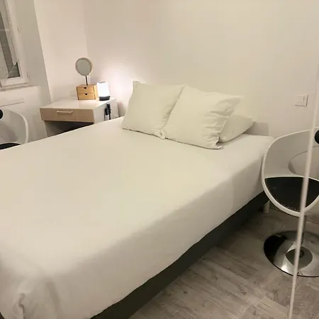 Appart'hotel61 D'ouverture Au Pied De Tous Commerces&commodités Ainsi Que Marché Mercredi&samedi Flers (Orne)