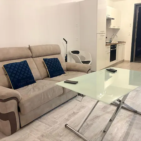 Appart'hotel61 D'ouverture Au Pied De Tous Commerces&commodités Ainsi Que Marché Mercredi&samedi * Flers (Orne)