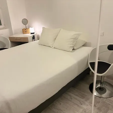 Appart'hotel61 D'ouverture Au Pied De Tous Commerces & Commodites Ainsi Que Marche Mercredi & Samedi Lejlighed *