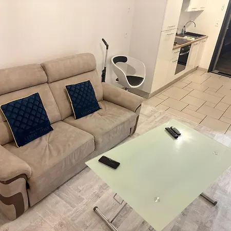 Appart'hotel61 D'ouverture Au Pied De Tous Commerces&commodités Ainsi Que Marché Mercredi&samedi *