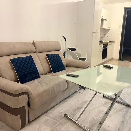 Appart'hotel61 D'ouverture Au Pied De Tous Commerces&commodités Ainsi Que Marché Mercredi&samedi Appartamento *