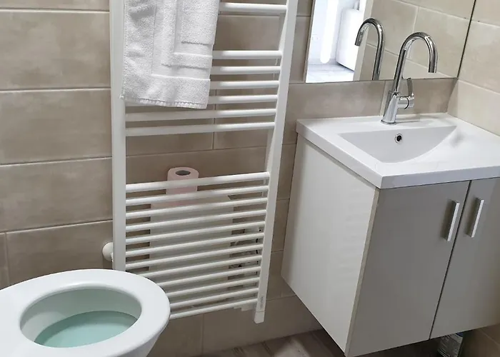 Appart'hotel61 D'ouverture Au Pied De Tous Commerces & Commodites Ainsi Que Marche Mercredi & Samedi *