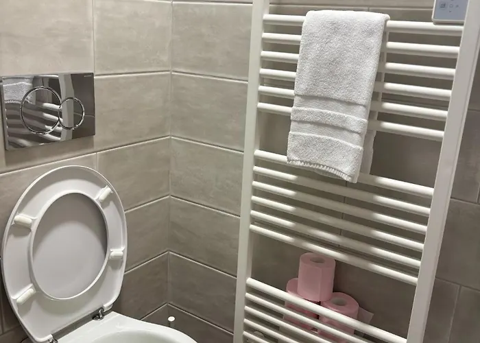 Appart'hotel61 D'ouverture Au Pied De Tous Commerces & Commodites Ainsi Que Marche Mercredi & Samedi