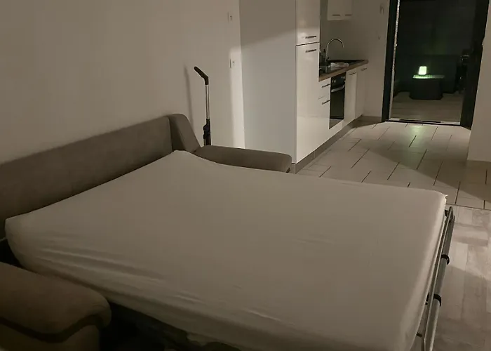 Appart'hotel61 D'ouverture Au Pied De Tous Commerces & Commodites Ainsi Que Marche Mercredi & Samedi דירה