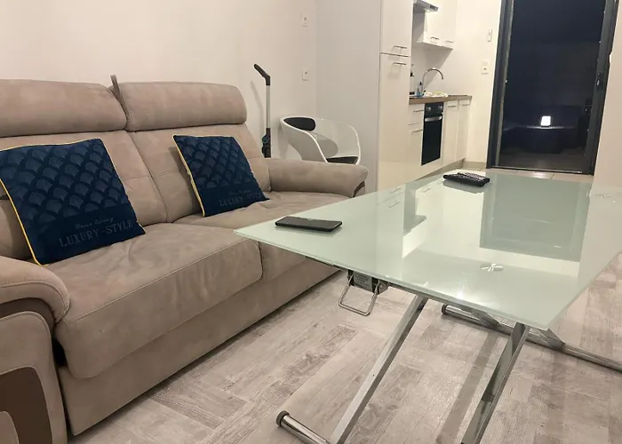 Appart'hotel61 D'ouverture Au Pied De Tous Commerces & Commodites Ainsi Que Marche Mercredi & Samedi *