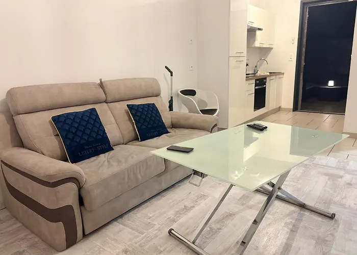 Appart'hotel61 D'ouverture Au Pied De Tous Commerces & Commodites Ainsi Que Marche Mercredi & Samedi * פלר