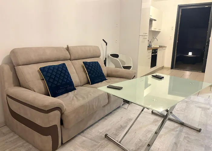 Appart'hotel61 D'ouverture Au Pied De Tous Commerces & Commodites Ainsi Que Marche Mercredi & Samedi דירה *