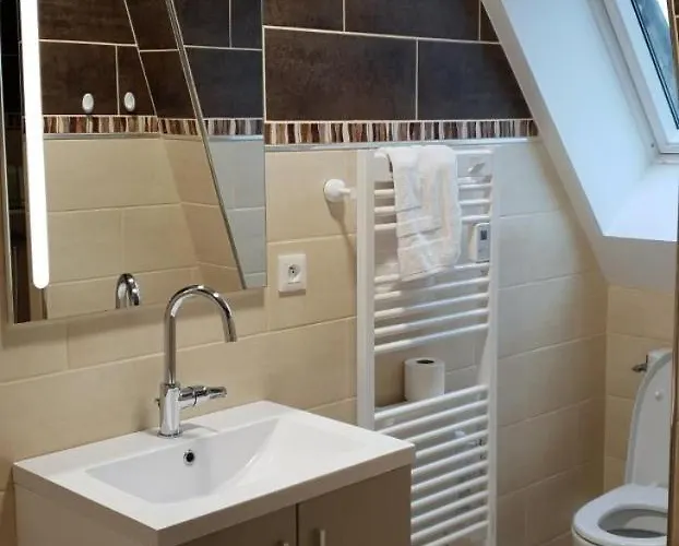 Appart'hotel61 D'ouverture Au Pied De Tous Commerces & Commodites Ainsi Que Marche Mercredi & Samedi